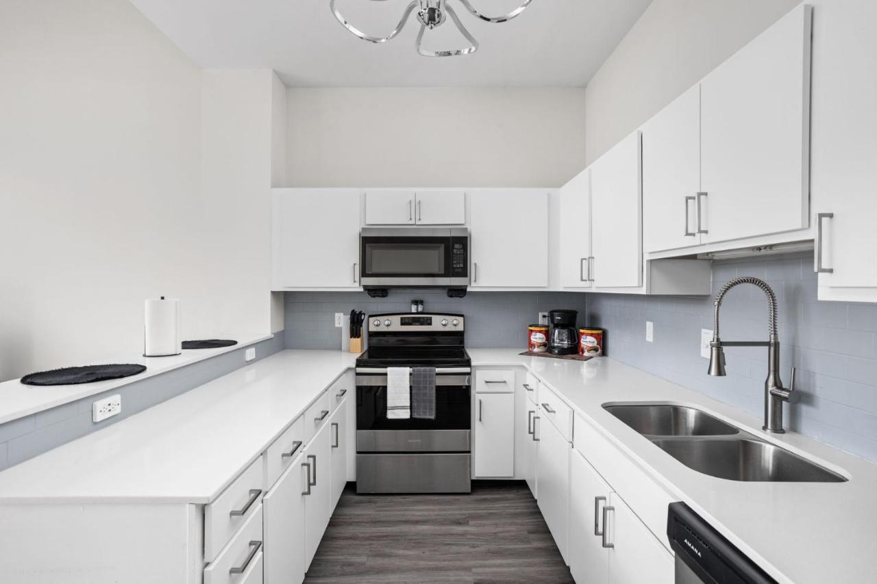 2Br 2Ba In The Block Apartment By Cozysuites Indianapolis Exterior photo