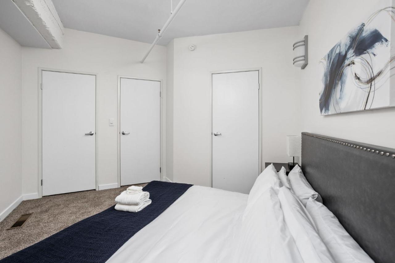 2Br 2Ba In The Block Apartment By Cozysuites Indianapolis Exterior photo