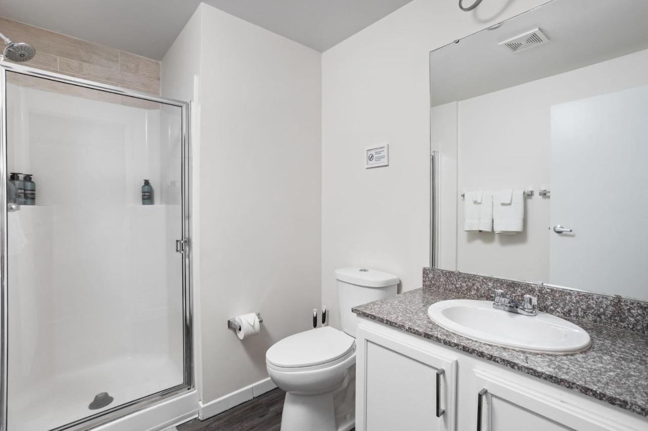 2Br 2Ba In The Block Apartment By Cozysuites Indianapolis Exterior photo